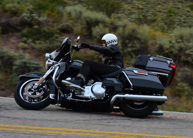 Test Harley-Davidson Electra Glide Ultra Classic Limited and 2014 Twin-Cooled Rushmore With water inside ... but not too much!