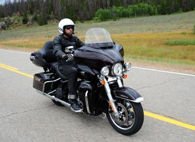 Test Harley-Davidson Electra Glide Ultra Classic Limited and 2014 Twin-Cooled Rushmore With water inside ... but not too much!