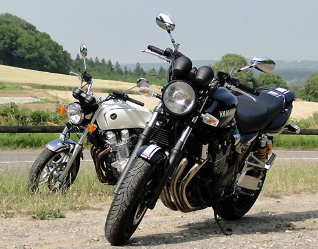 Honda CB1100 Vs Yamaha XJR1300: Classic, it's fantastic!