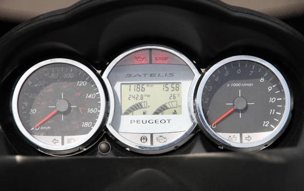 Test Peugeot Satelis 300i 2013: Best Maxi-Scooter