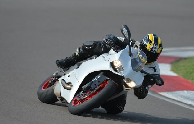 Test Ducati Panigale 899: Discover the best bike 