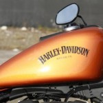 Comparative motorcycles Harley Davidson Iron 883 ABS vs Yamaha XV950R: Heavy metal or pop rock?