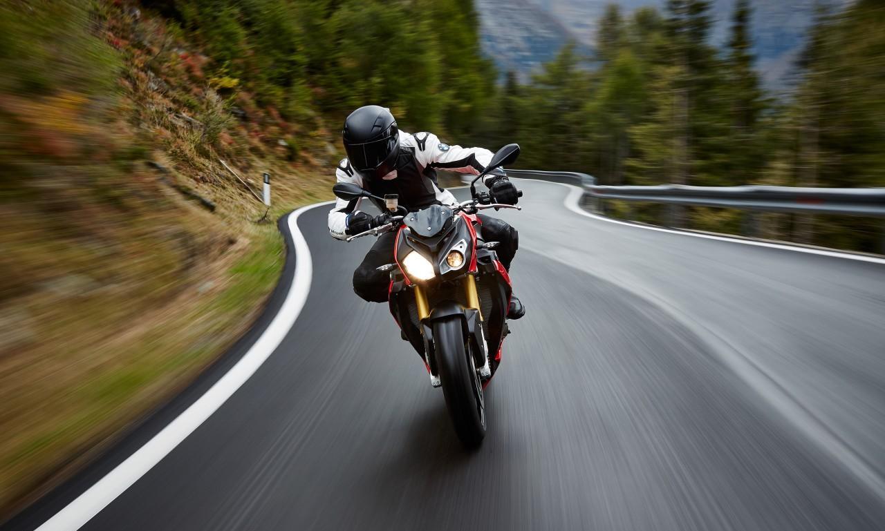 BMW S1000R 2014 Review: The unbridled German roadster