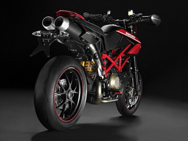 Ducati Hypermotard SP back view wallpaper 2014 (1026 × 768)