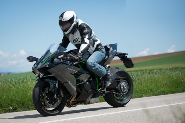 Kawasaki Ninja H2 Road Monster Test