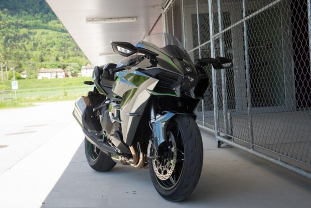 Kawasaki Ninja H2 Road Monster Test