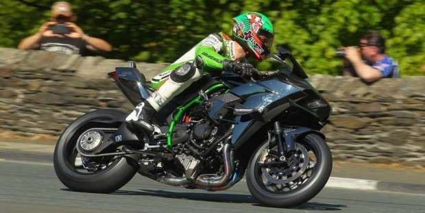 Kawasaki Ninja H2R to 331 km/h by James Hillier in Sulby