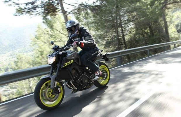Yamaha MT-9 Future Trial 2016 Test & Reviews